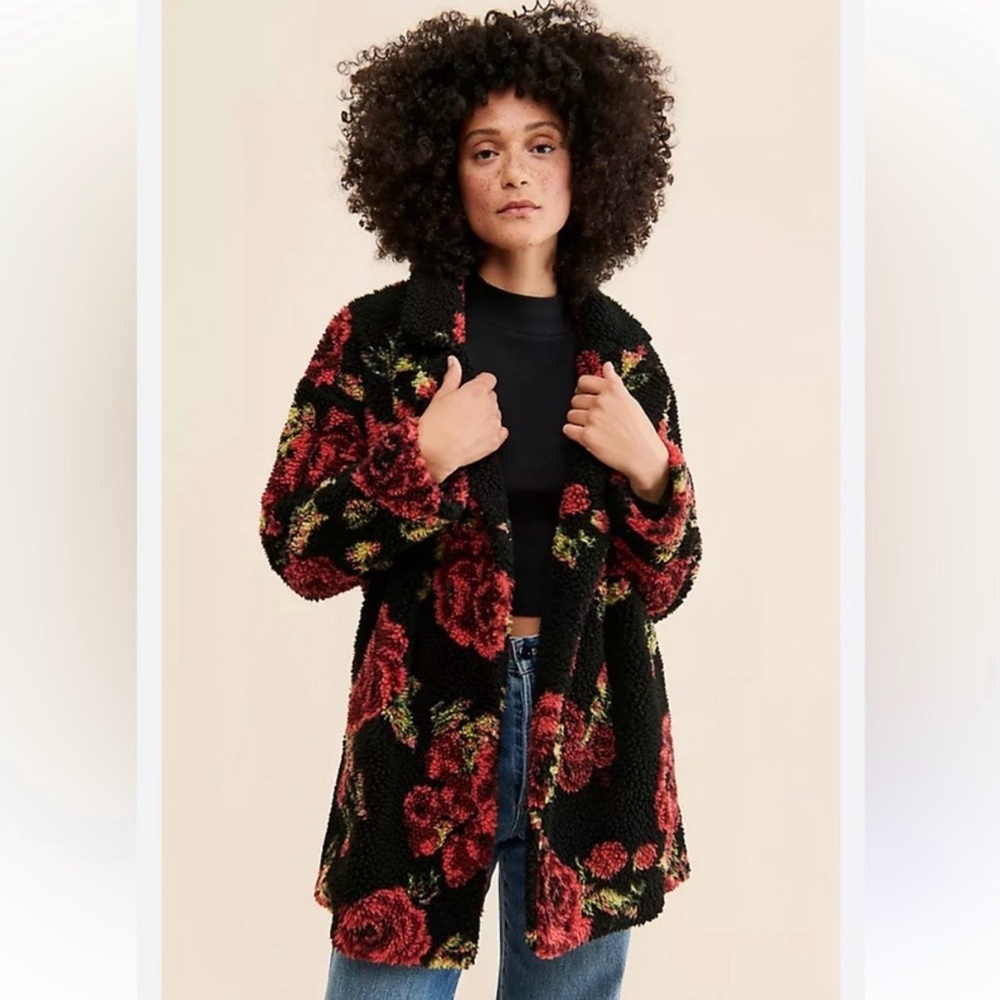 If By Sea Roses Coat